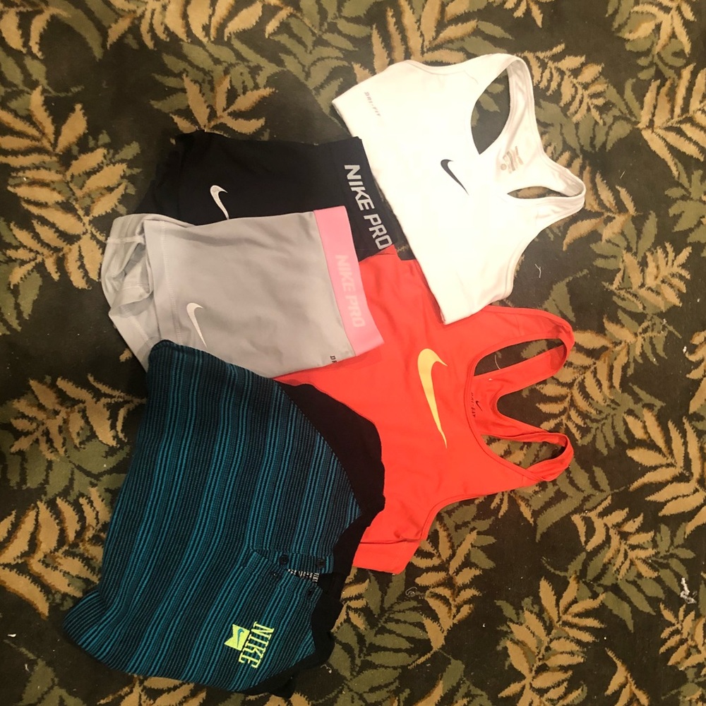 NIKE BUNDLE. Retail price= 260